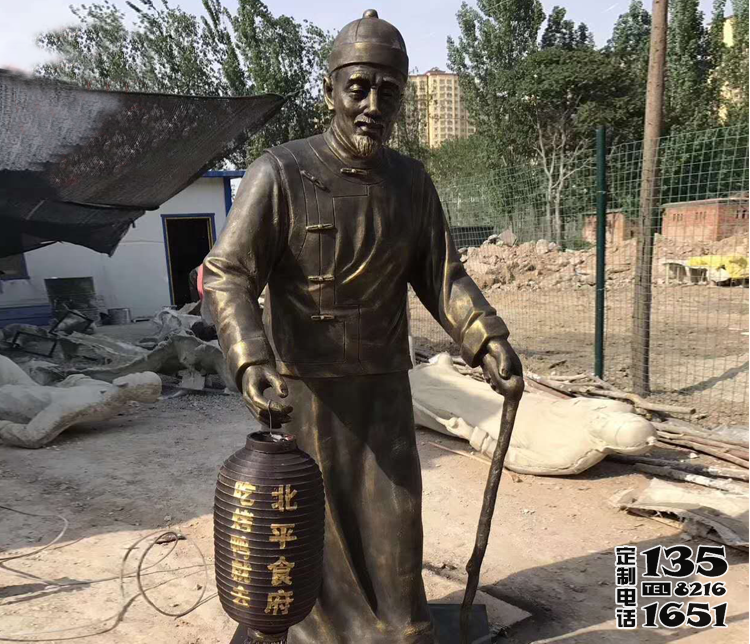 景區(qū)廣場(chǎng)擺放提燈籠的老人玻璃鋼仿銅雕塑 景區(qū)廣場(chǎng)擺放提燈籠的老人玻璃鋼仿銅雕塑