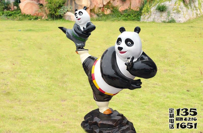 游樂園廣場擺放卡通熊貓玻璃鋼雕塑 游樂園廣場擺放卡通熊貓玻璃鋼雕塑
