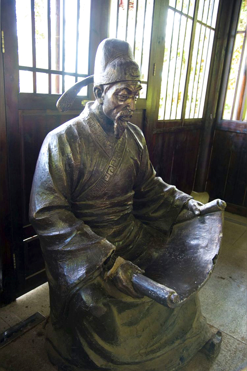 學(xué)院擺放唐朝書(shū)法家玻璃鋼仿銅歐陽(yáng)詢雕塑 學(xué)院擺放唐朝書(shū)法家玻璃鋼仿銅歐陽(yáng)詢雕塑