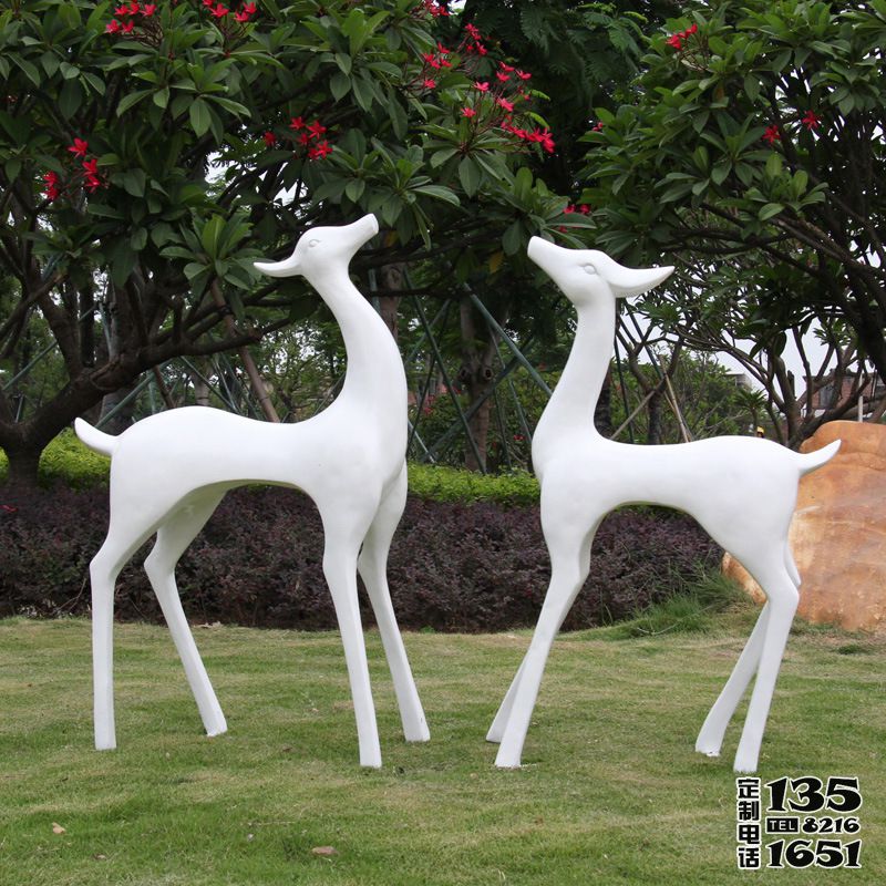 公園草坪玻璃鋼彩繪創意兩只抽象鹿雕塑 公園草坪玻璃鋼彩繪創意兩只抽象鹿雕塑