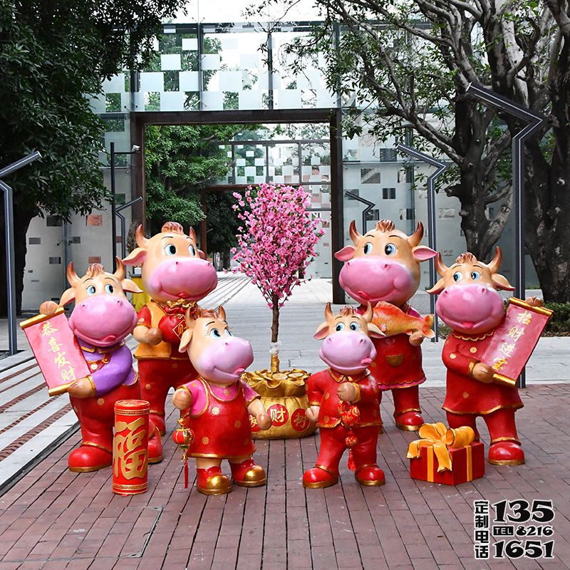 玻璃鋼彩繪卡通商場(chǎng)新年創(chuàng)意小牛雕塑 玻璃鋼彩繪卡通商場(chǎng)新年創(chuàng)意小牛雕塑
